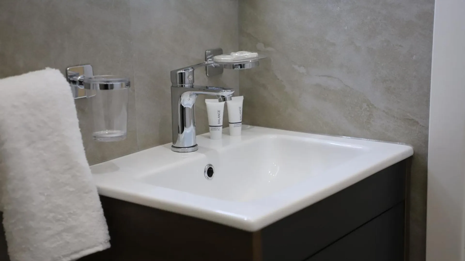 Hotel Kamsi Berat 5*,  Albania